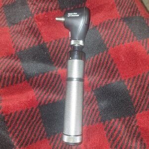Welch Allyn Basic Diagnostic Otoscope w/ LED